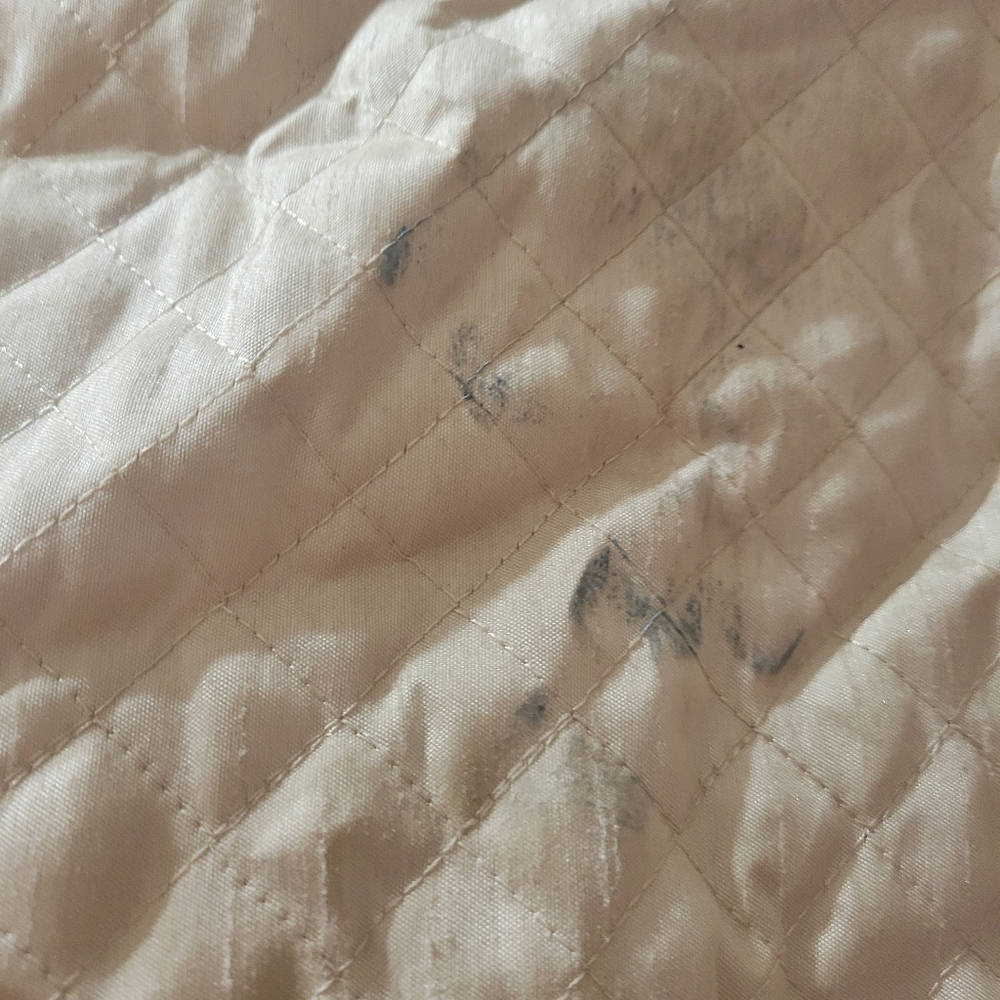 Elegant Cream & Gold Demask Luxury Bedding Set Queen Quilt, 2 Shams, 5 Pillows - Picture 10 of 13